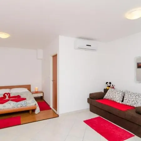 Goran - Modern And Spacious