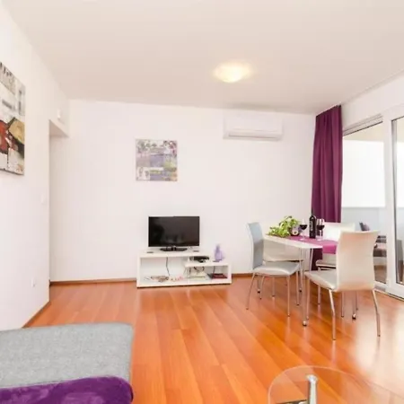 Goran - Modern And Spacious Apartment