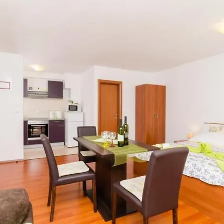 Goran - Modern And Spacious *