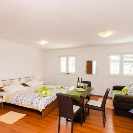 Goran - Modern And Spacious Διαμέρισμα *