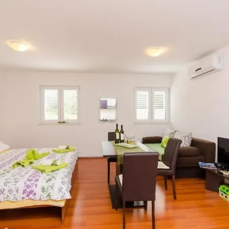 Goran - Modern And Spacious *